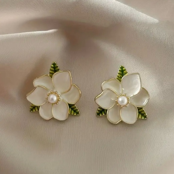 NEW Gold Magnolia Camellia Faux Pearl Flower Earrings Floral Bridal Wedding Gift - Picture 8 of 17
